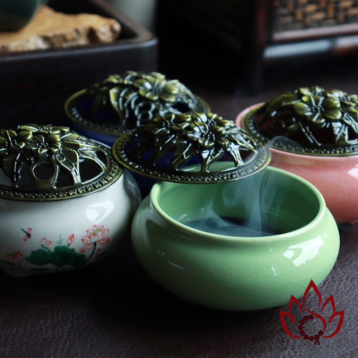 Lư Sứ Xông Trầm Hương